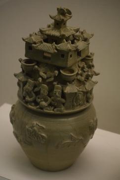 Western_Jin spirit_jar_found_in_Ningbo