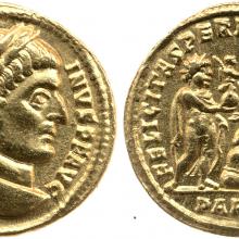 front and back of a gold coin. one side has the head of Constantine the Great wearing a laurel, the other shows Empirar Constantine receiving a globe