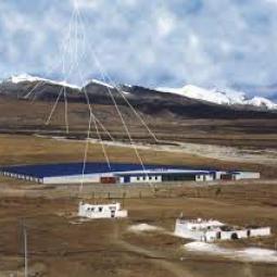 The ARGO-YBJ cosmic ray experiment at 4300 m altitude in Tibet, an array of detectors covering an area of about 6700 square meters (© INFN / ASPERA).